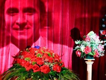 Pippo Baudo camera ardente aperta fino alle 12. Chiambretti Ha incarnato tutti noi con pregi e difetti