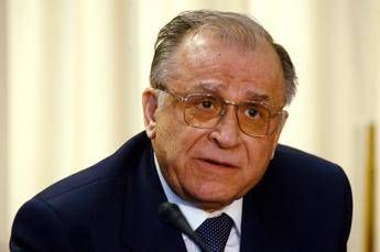 Romania morto lex presidente Iliescu sali al potere durante la rivolta anticomunista del 1989 Romania morto lex presidente Iliescu sali al potere durante la rivolta anticomunista del 1989