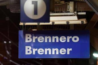 Scontro tra treno merci e regionale su linea Brennero tre feriti lievi