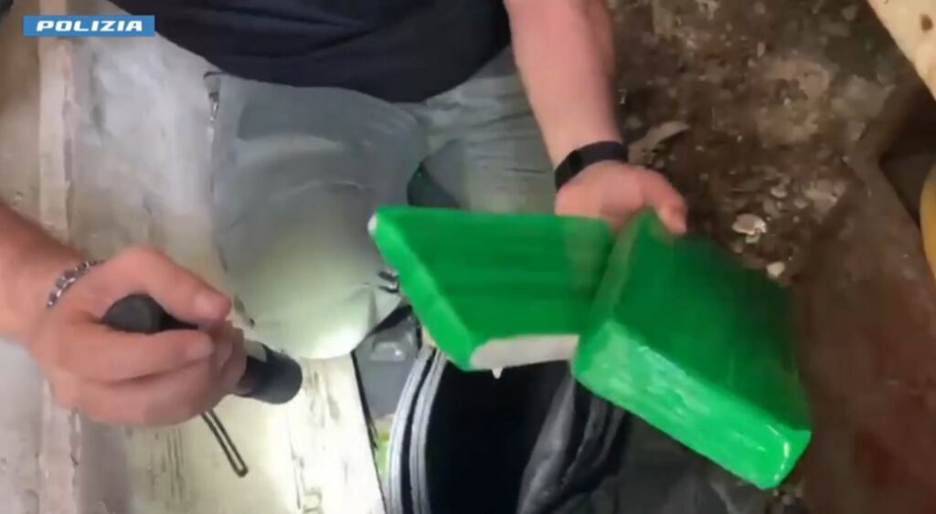 Scoperto laboratorio della droga in cascina 3 arresti e 2 kg di cocaina sequestrati