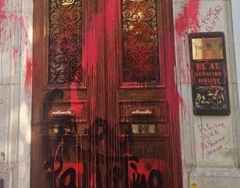Vandalizzati a Parigi uffici compagnia aerea israeliana El Al Vandalizzati a Parigi uffici compagnia aerea israeliana El Al