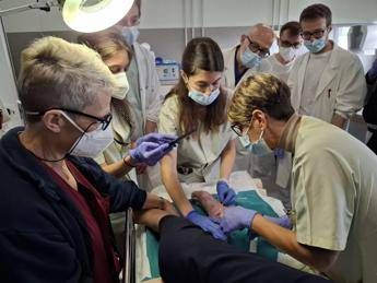 Virus naturali contro superbatteri resistenti terapia fagica al Sacco di Milano