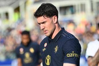 Vlahovic sbaglia un gol con la Next Gen critiche dai tifosi della Juventus Vlahovic sbaglia un gol con la Next Gen critiche dai tifosi della Juventus